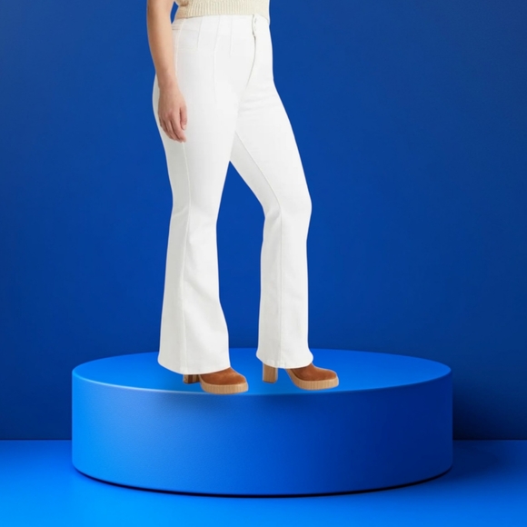 Free People Jayde High Rise Flare Leg Jeans / Pure White Size 31 - Picture 14 of 15